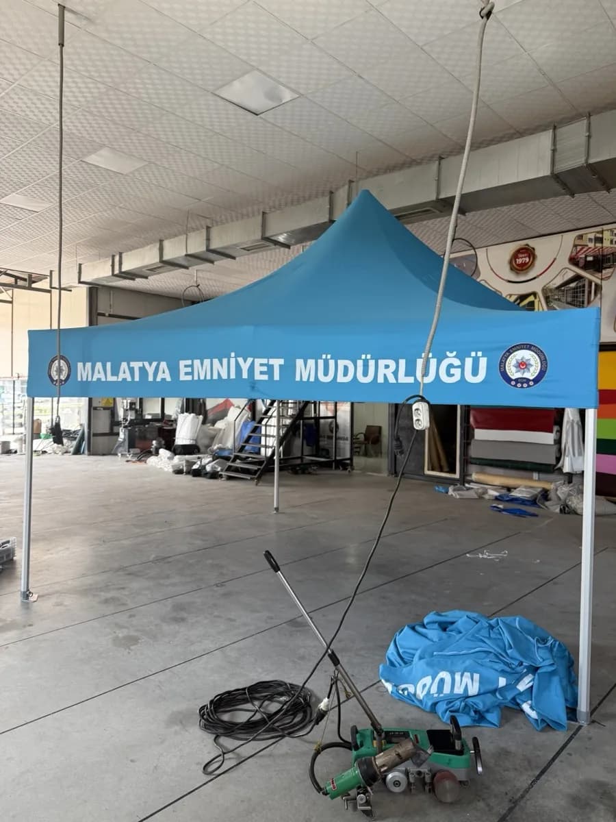 Gazebo çadırın alın kumaşına işlenen kurum logosu ve yazısı — AS Branda, Malatya